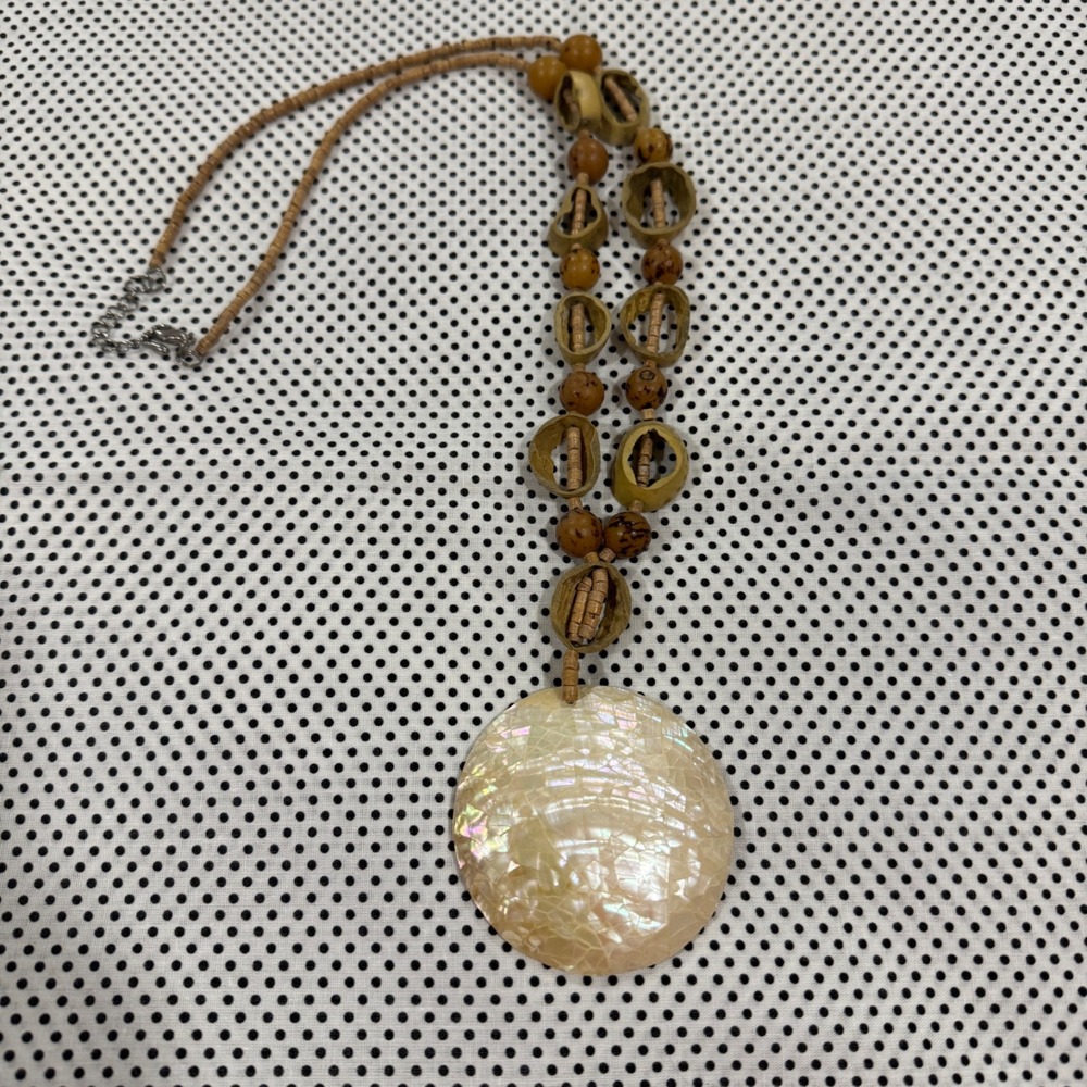Vintage Lee Sands Mother of Pearl and Abalone Shell Pendant Beaded Necklaces 2pc